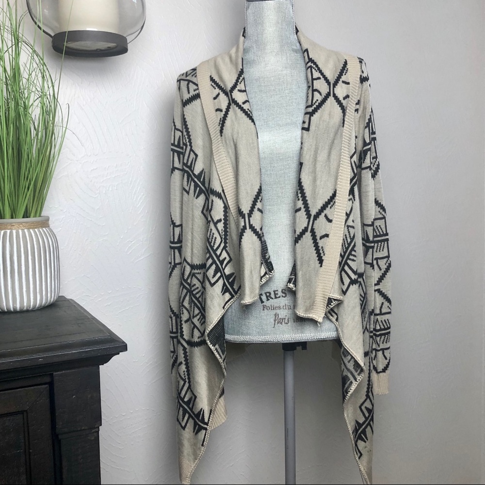Hi-Low Tribal Print Medium Cardigan